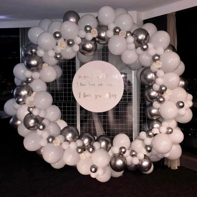 Balloon Garland + Circle Mesh Frame Structured