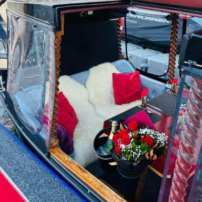 Ultimate Romantic Experience Gondola Cruise thumbnail 4