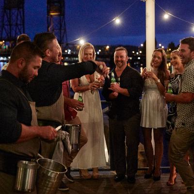 Roaming Oyster Shucker (91-130 guests Oysters)
