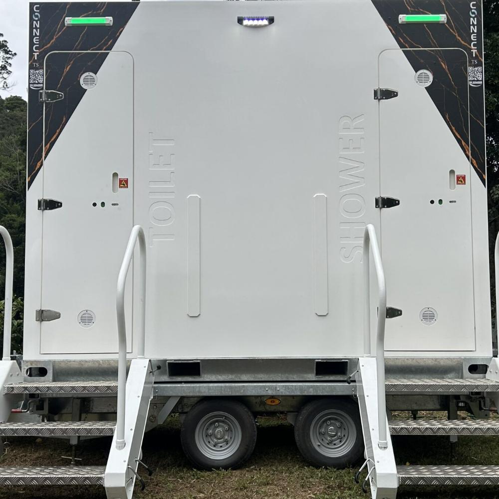 Lux toilet/shower trailer