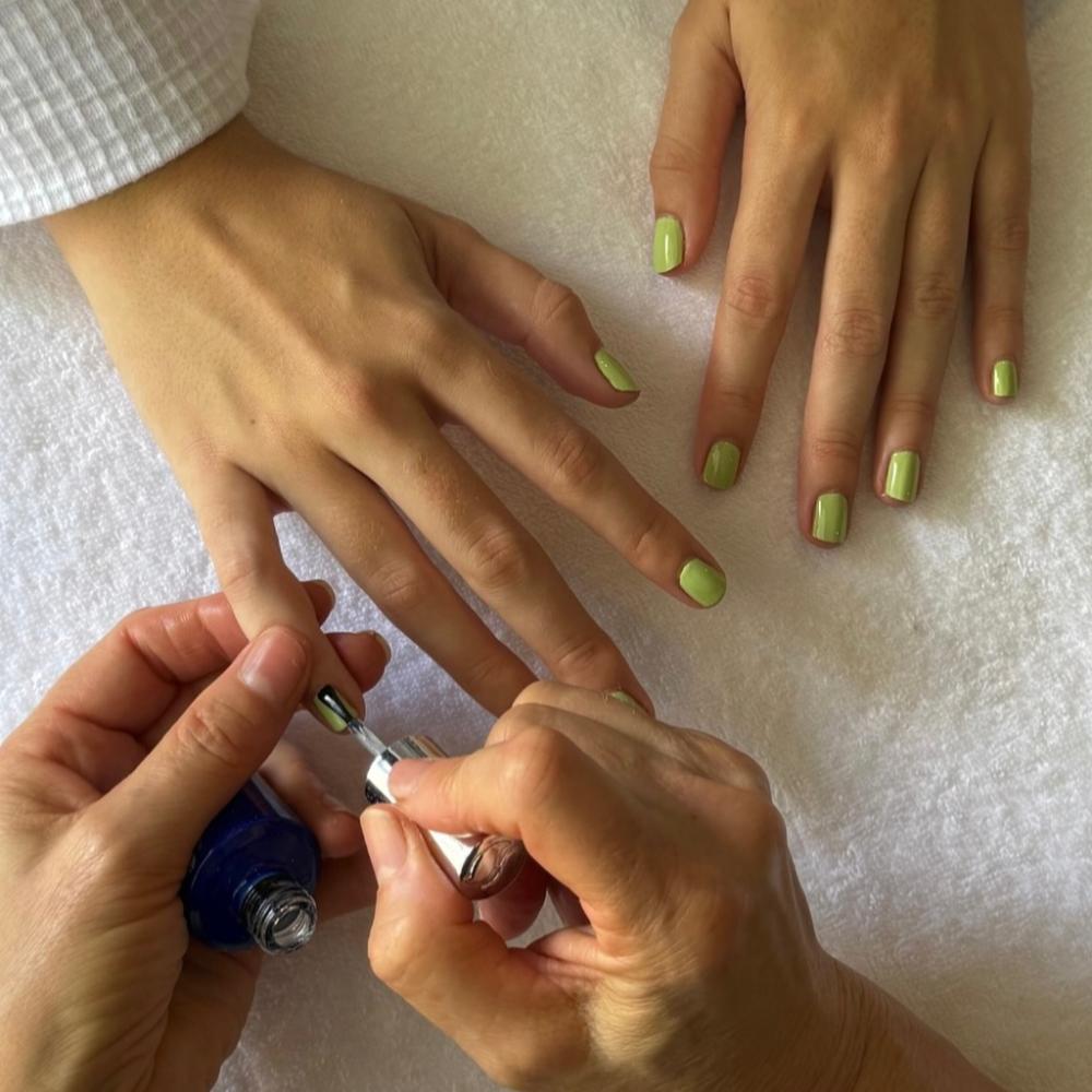 Express Mini Manicure (20 min) (must be booked in conjunction with another service)