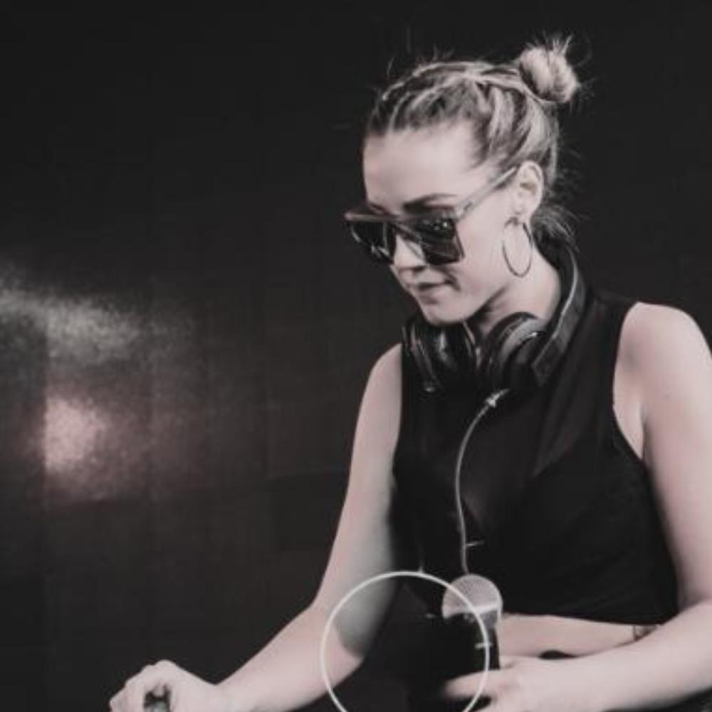 DJ