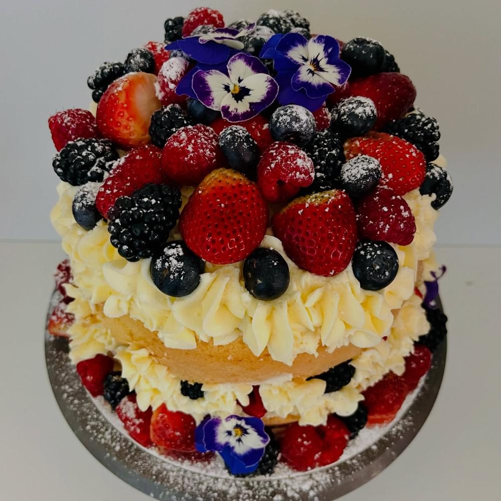 Jam & Cream Berry Spongecake