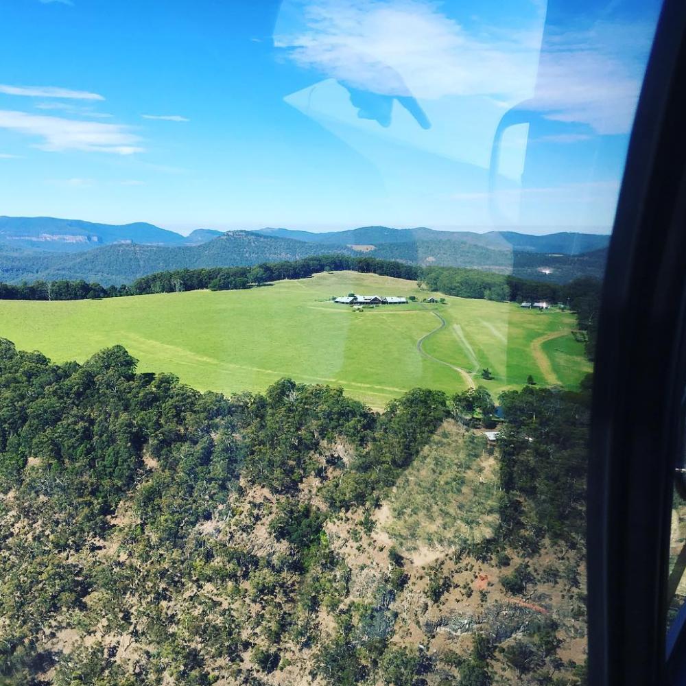 Scenic Helicopter tour with Spicers stopover-90 min (3 people)