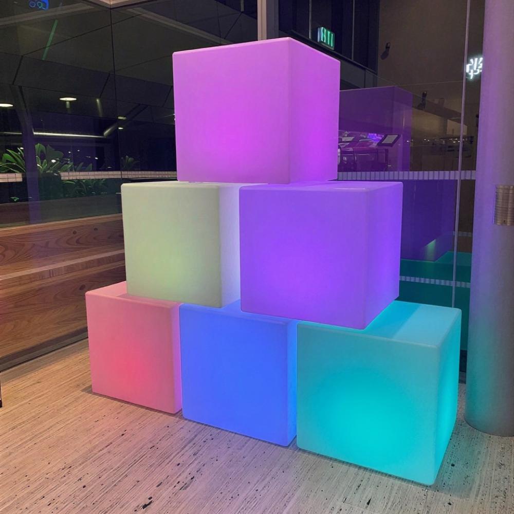 LED Closed Cube - Large