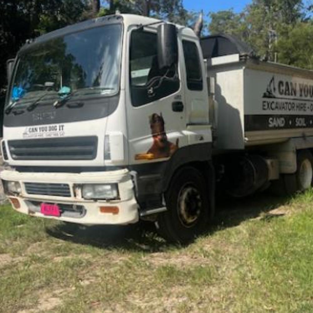 4LFF1 OR OMP133 - 10m Tipper Truck (with driver)