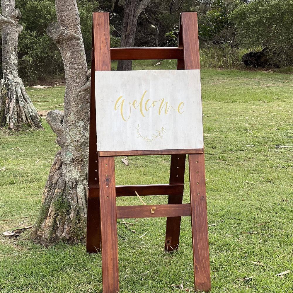 Dark Timber Easel