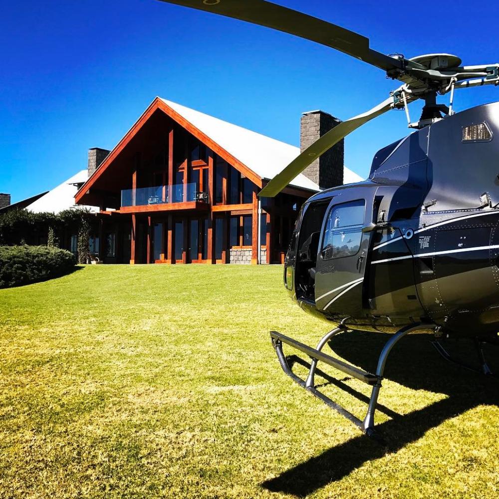 Scenic Helicopter tour with Spicers stopover-90 min (2 people)