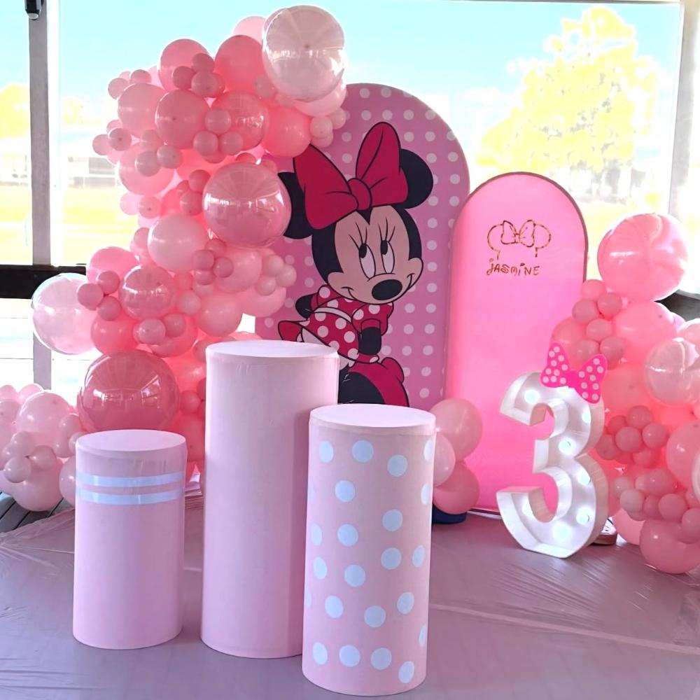 Minnie Mouse backdrop balloons