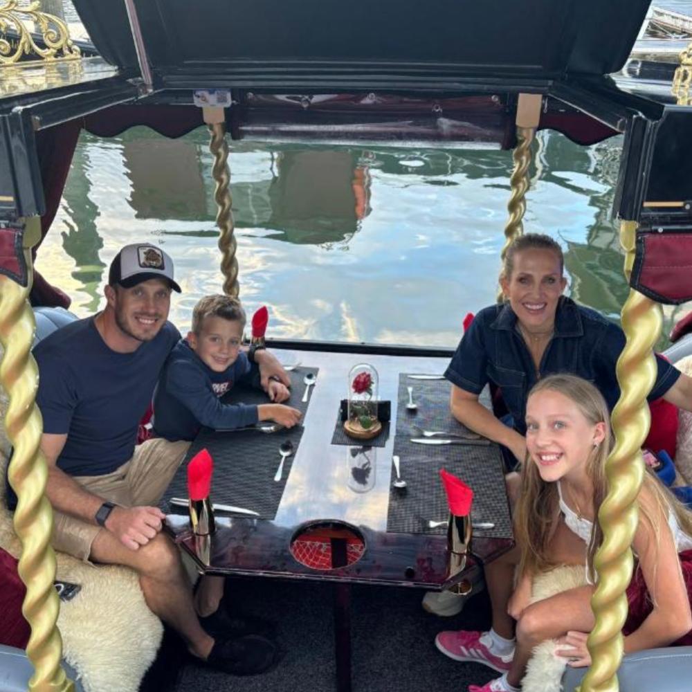 Family Dinner Gondola Cruise for 4