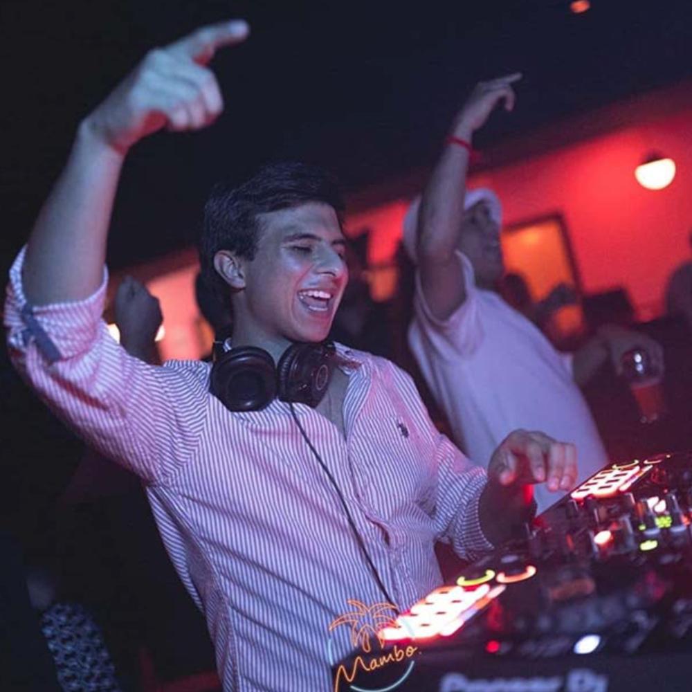 DJ 4-hour PARTY package (birthdays and gatherings)