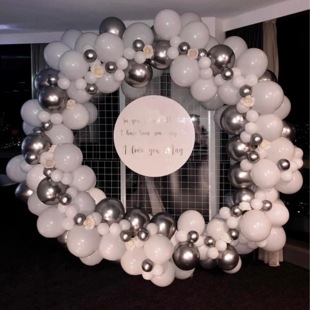 Balloon Garland + Circle Mesh Frame Structured