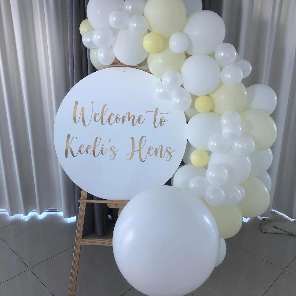 Signage + Timber Easel White 75cm Circle
