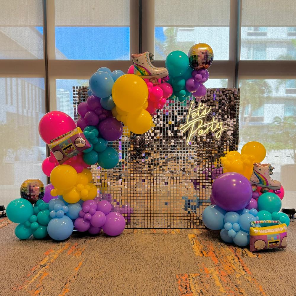 Shimmer Wall And Balloons Package
