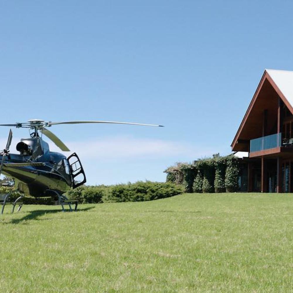 Scenic Helicopter tour with Spicers stopover-90 min (5 people)