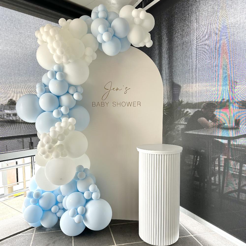 Single Arch Backdrop, Plinth and Balloons - Blue and White Package