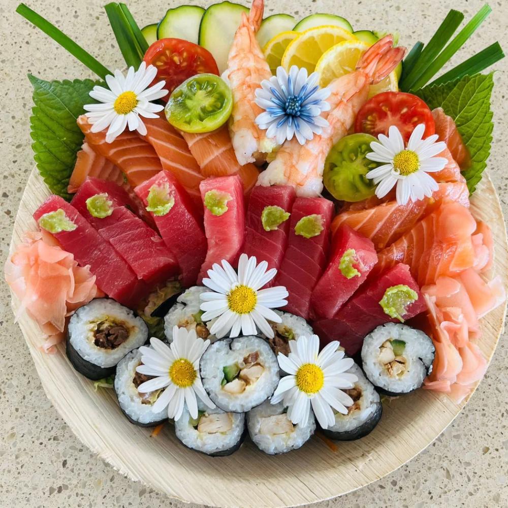 Small Sashimi and Nigiri Platter with Nori