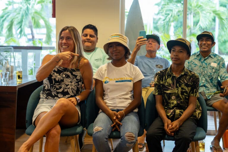 El equipo de surf de Bayside alcanza nuevas alturas: Los hermanos Muñoz y Pioli se suman para una épica temporada de olas 2024/2025