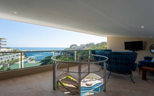 Beachfront Penthouse in Arrocito
